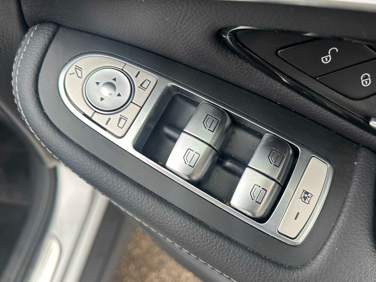 Used Mercedes-Benz GLC 2018 for sale - 76373769: Photo 24