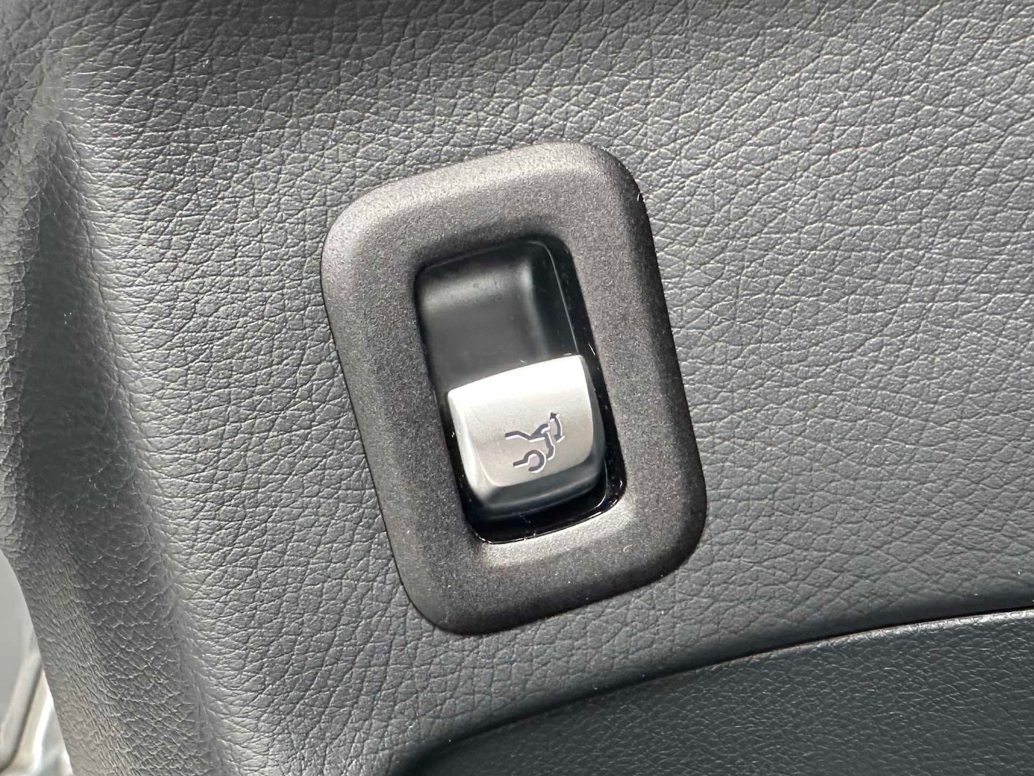 Used Mercedes-Benz GLC 2018 for sale - 76373769: Photo 25