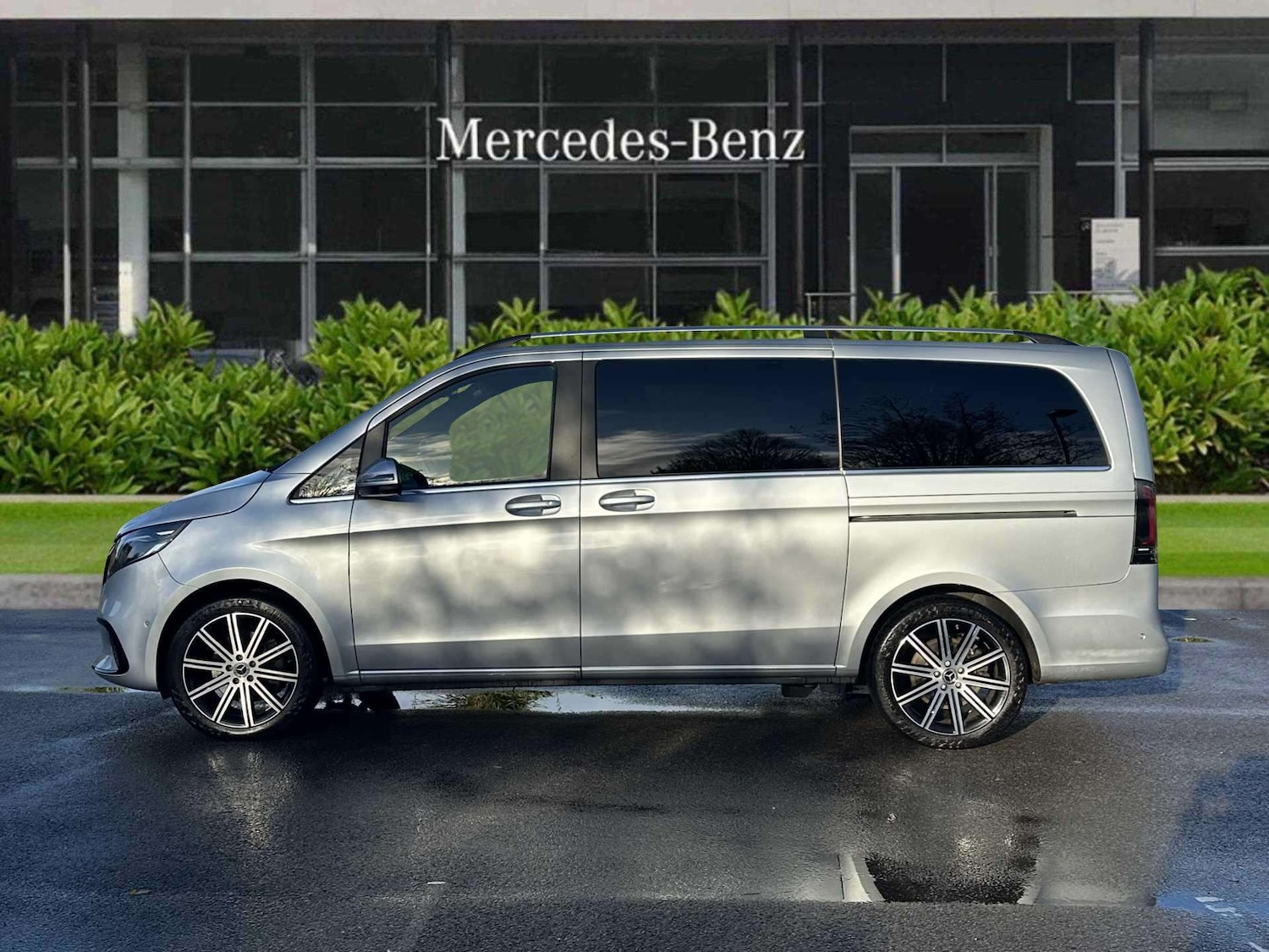 Used Mercedes-Benz V-Class 2025 for sale - 76610656: Photo 10