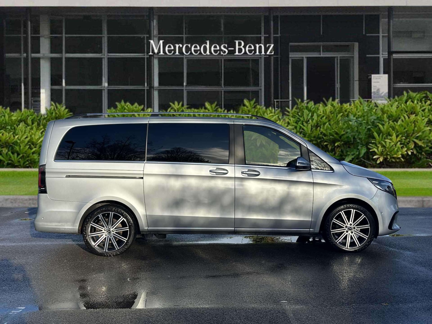 Used Mercedes-Benz V-Class 2025 for sale - 76610656: Photo 4