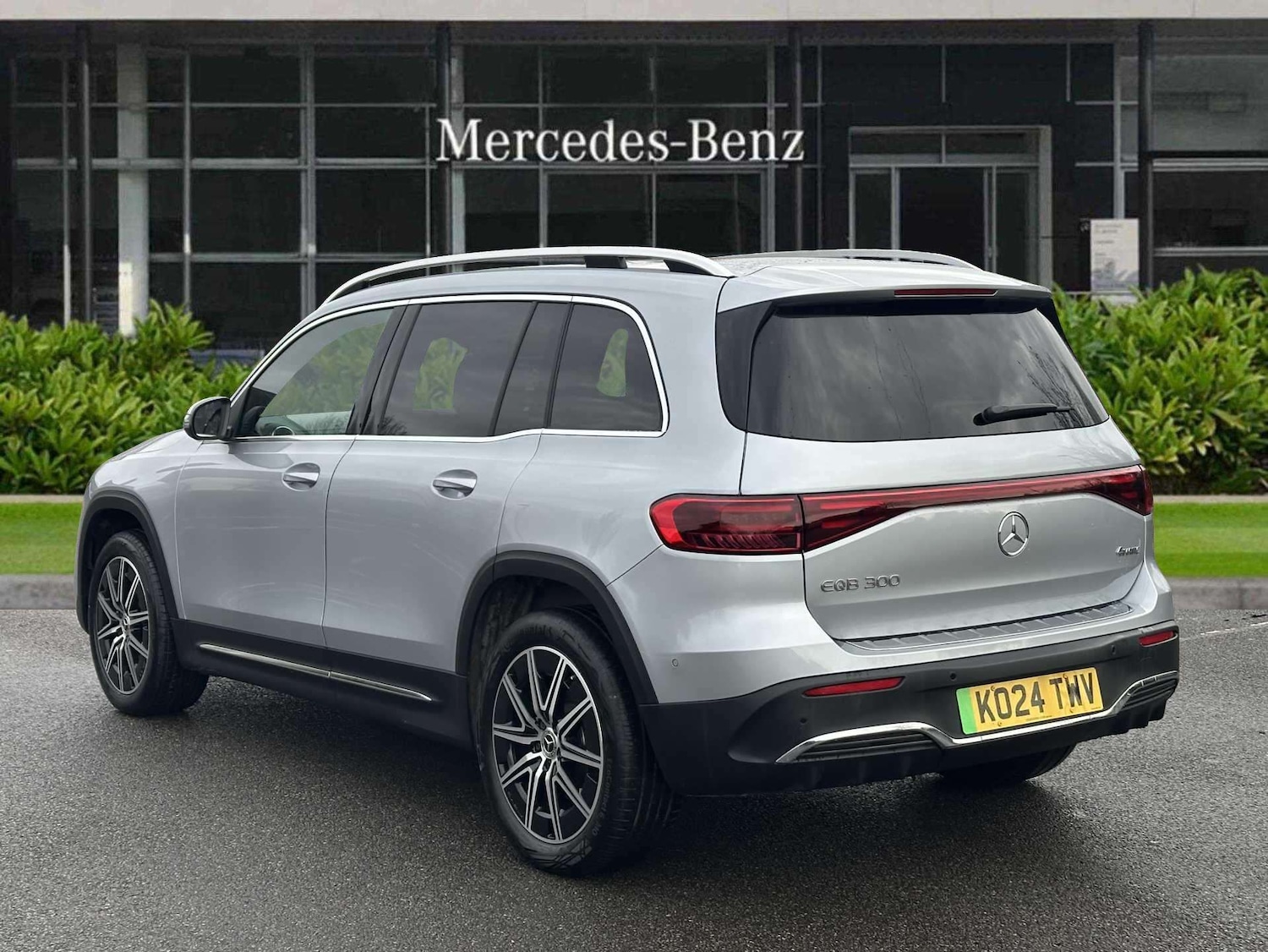 Used Mercedes-Benz EQB 2024 for sale - 76842885: Photo 2