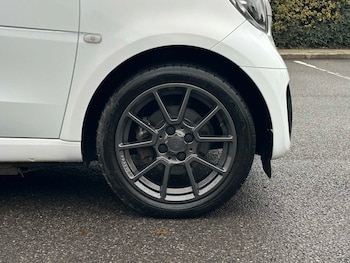 Used smart fortwo 2021 for sale - 76692083: Photo