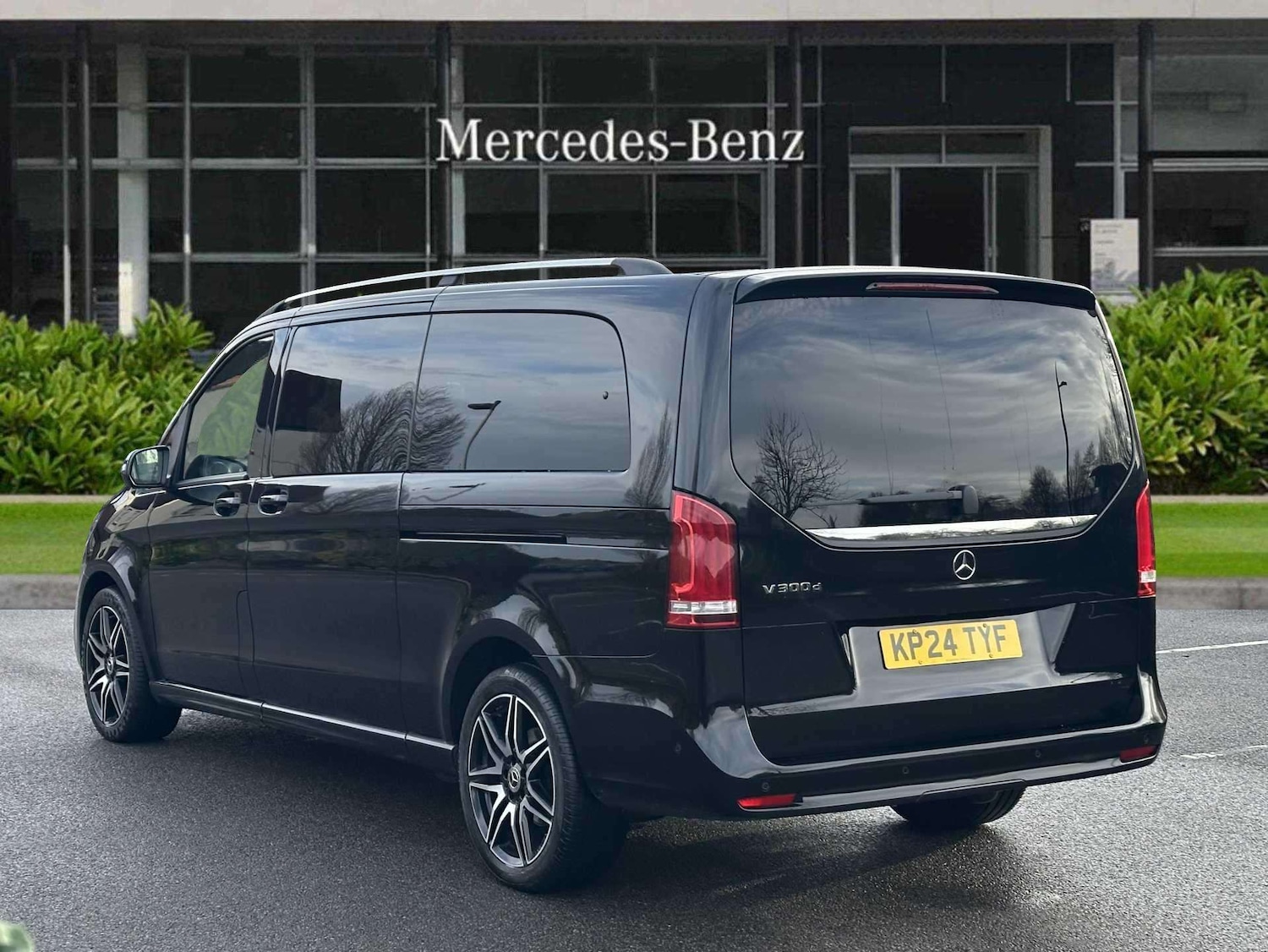 Used Mercedes-Benz V-Class 2024 for sale - 77076652: Photo 2