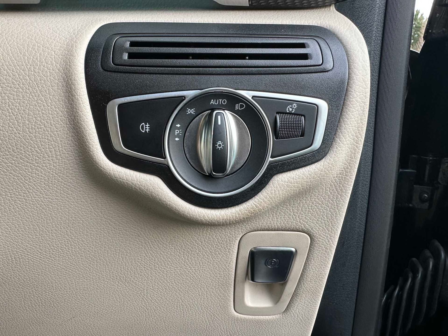 Used Mercedes-Benz V-Class 2024 for sale - 77076652: Photo 26