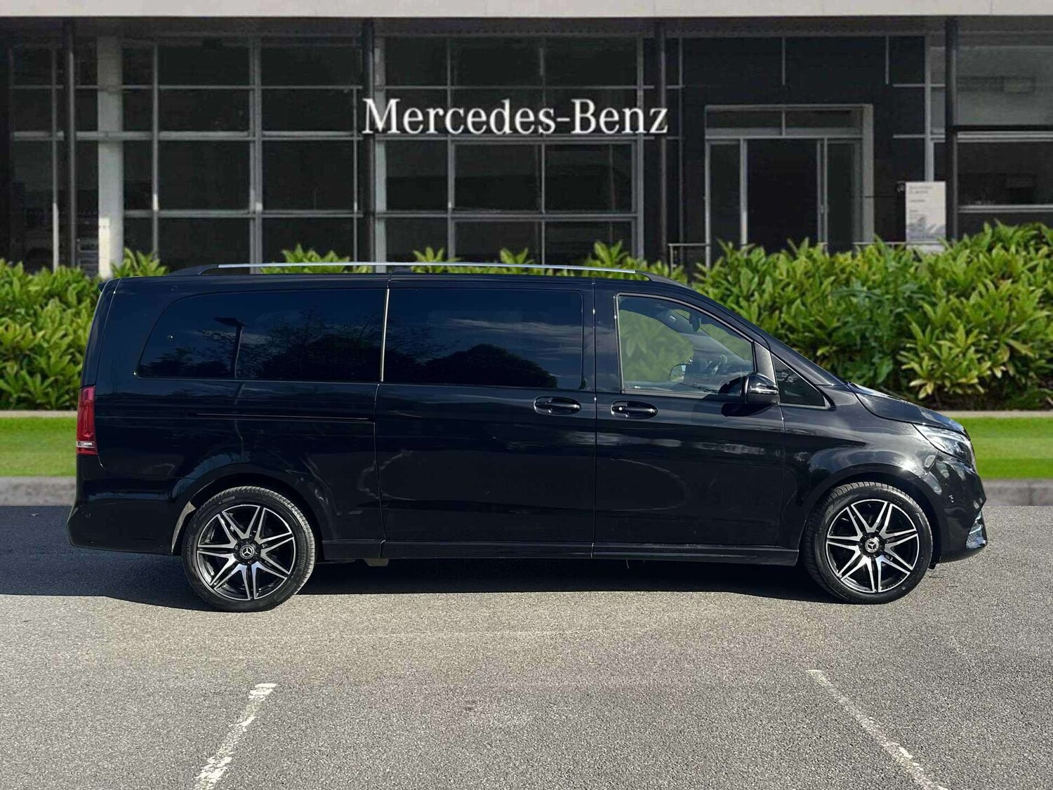 Used Mercedes-Benz V-Class 2023 for sale - 75818816: Photo 4