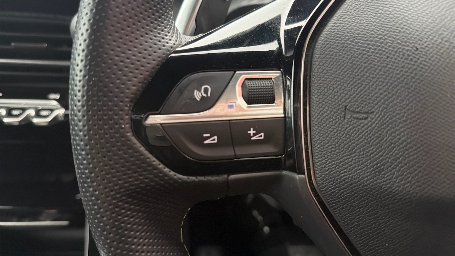 Used Peugeot 2008 2024 for sale - 76945811: Photo 31