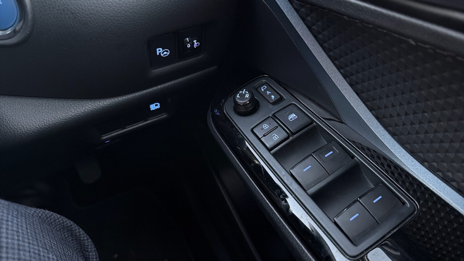 Used Toyota C-HR 2021 for sale - 77643618: Photo 23