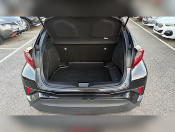 Used Toyota C-HR 2021 for sale - 77643618: Photo