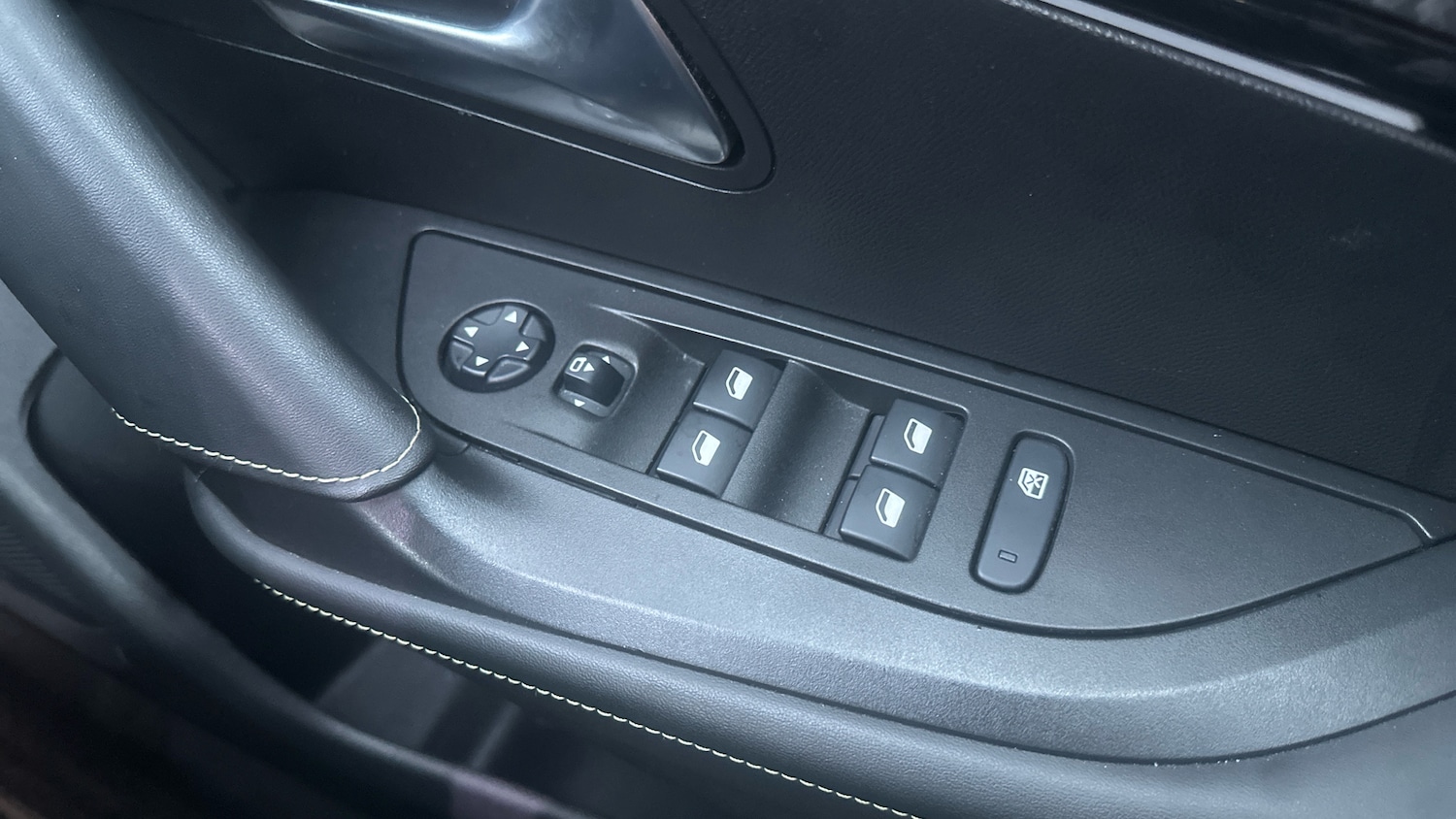 Used Peugeot 2008 2020 for sale - 76627874: Photo 24