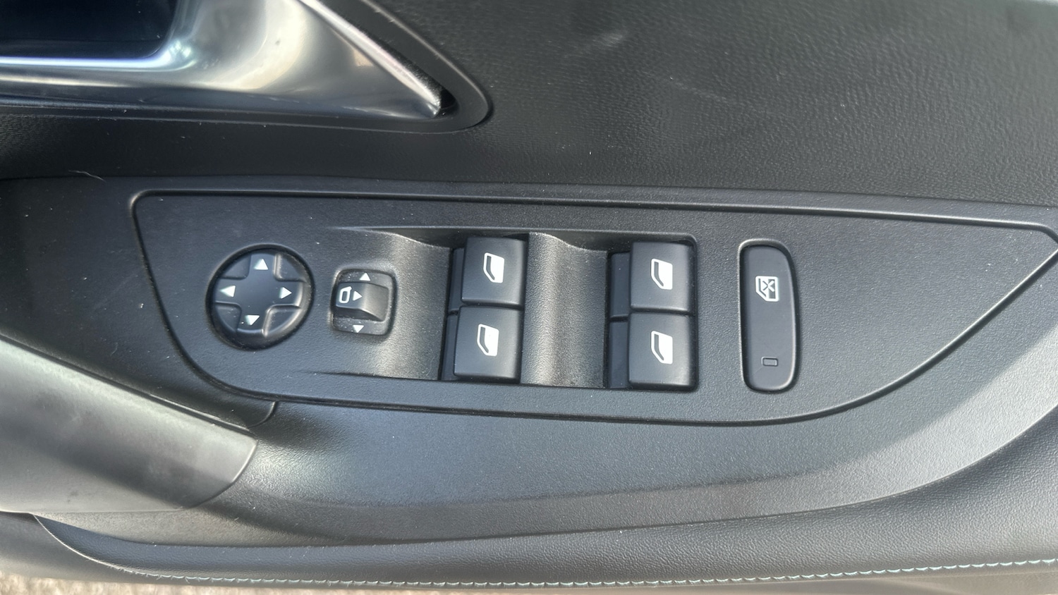 Used Peugeot 2008 2021 for sale - 75937992: Photo 27