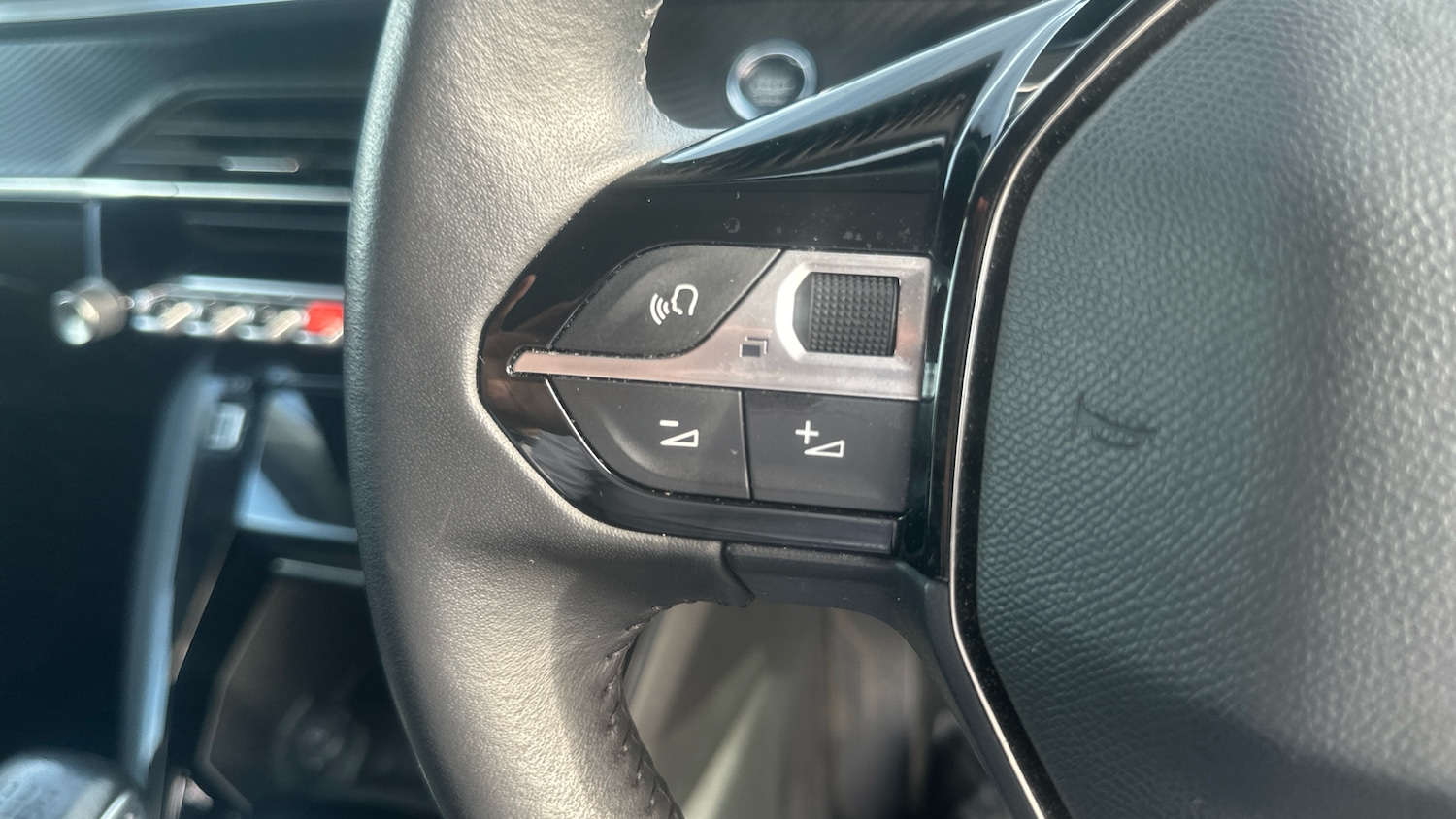 Used Peugeot 2008 2021 for sale - 75937992: Photo 30