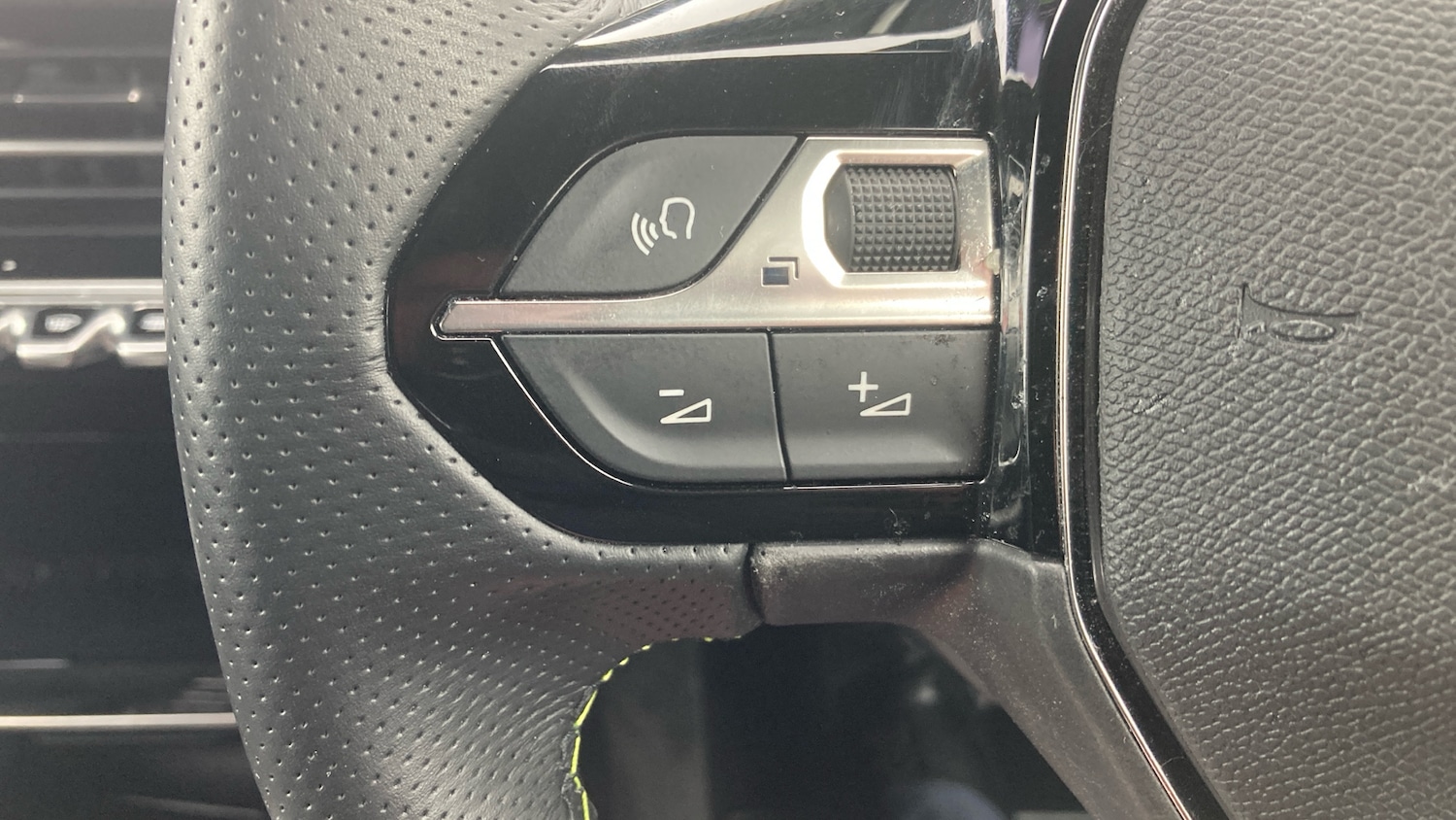 Used Peugeot 2008 2023 for sale - 76329547: Photo 23