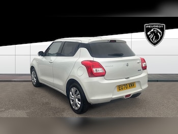 Used Suzuki Swift 2020 for sale - 76198078: Photo 2