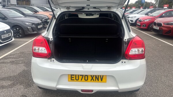 Used Suzuki Swift 2020 for sale - 76198078: Photo 4