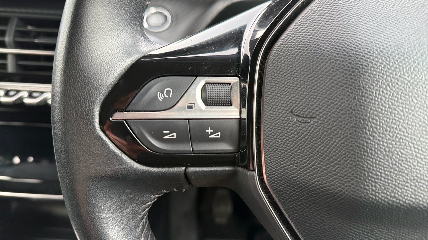 Used Peugeot 208 2020 for sale - 76829550: Photo 21