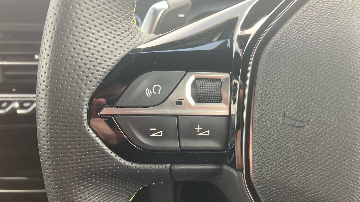 Used Peugeot 2008 2023 for sale - 76477747: Photo 22