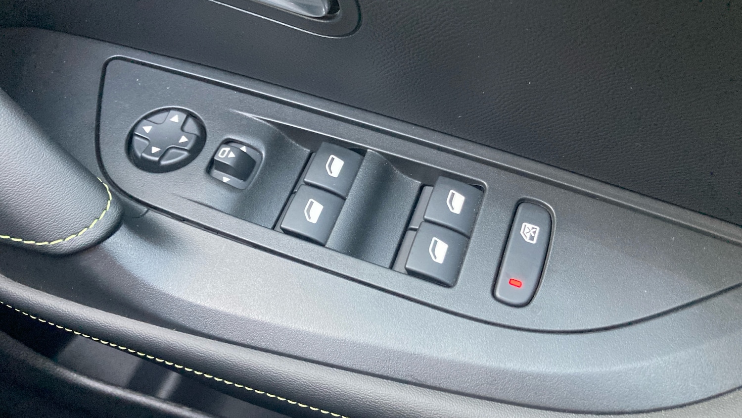 Used Peugeot 2008 2023 for sale - 76477747: Photo 28