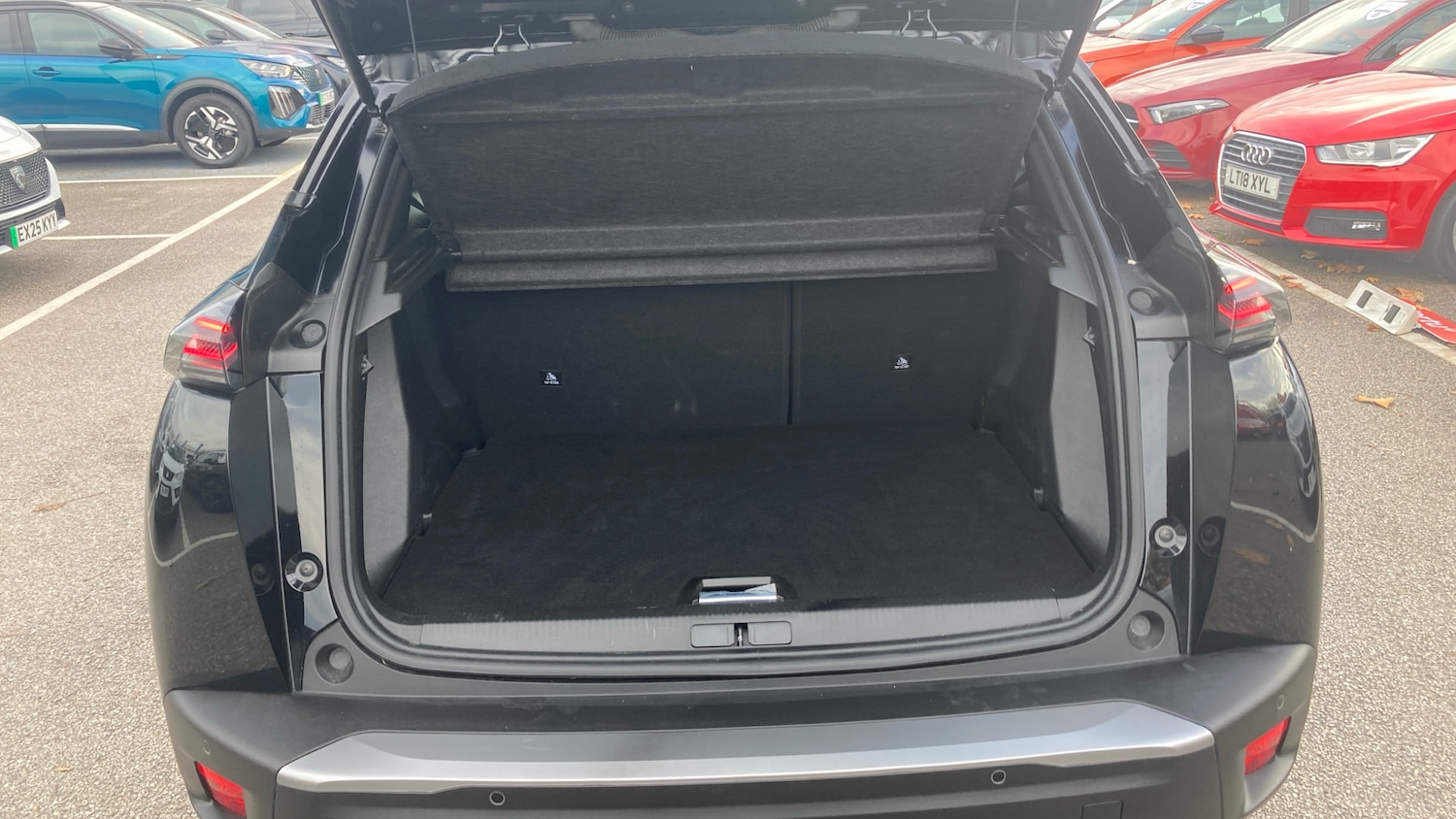 Used Peugeot 2008 2023 for sale - 76477747: Photo 4