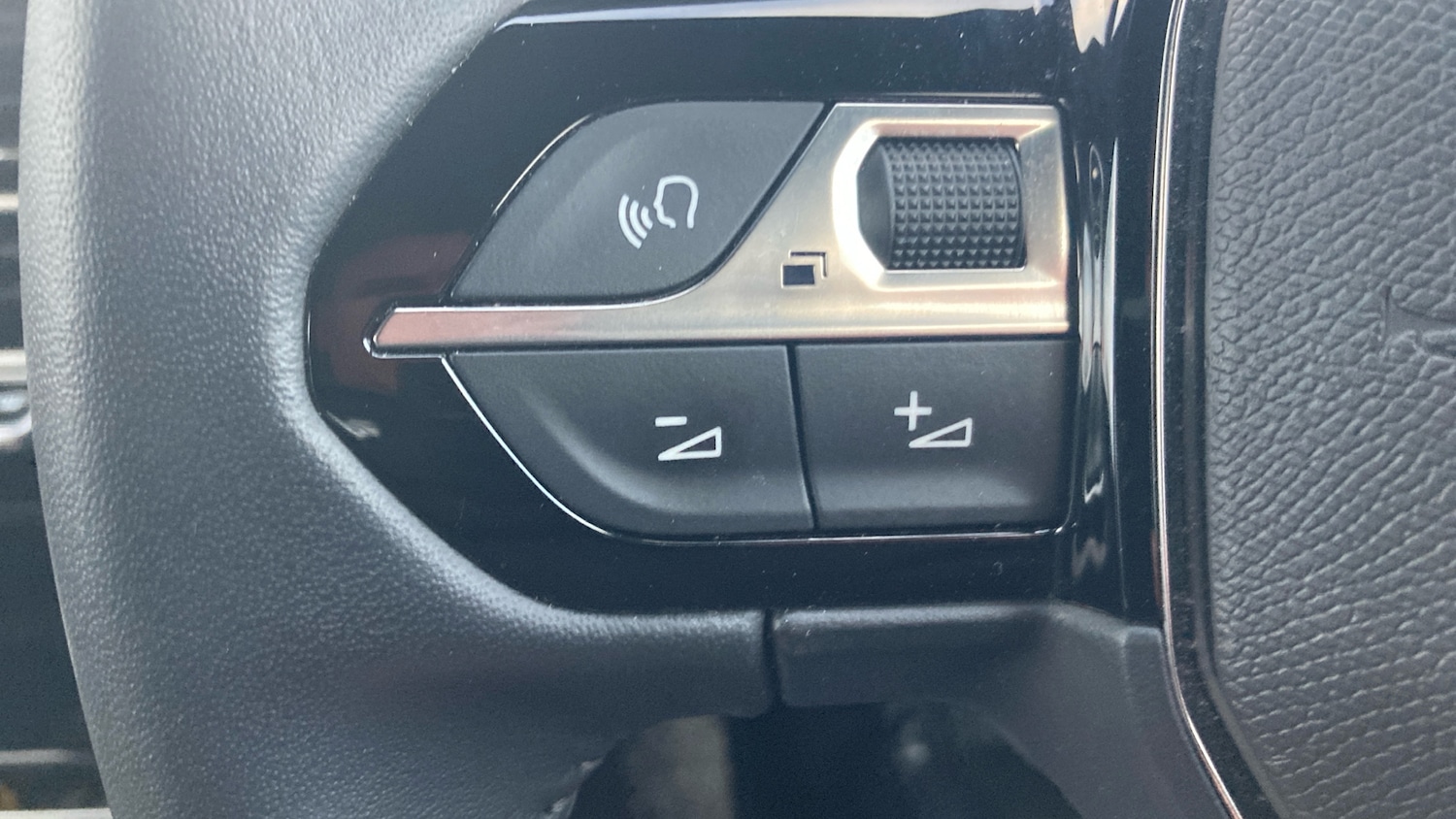 Used Peugeot 2008 2023 for sale - 77125662: Photo 26