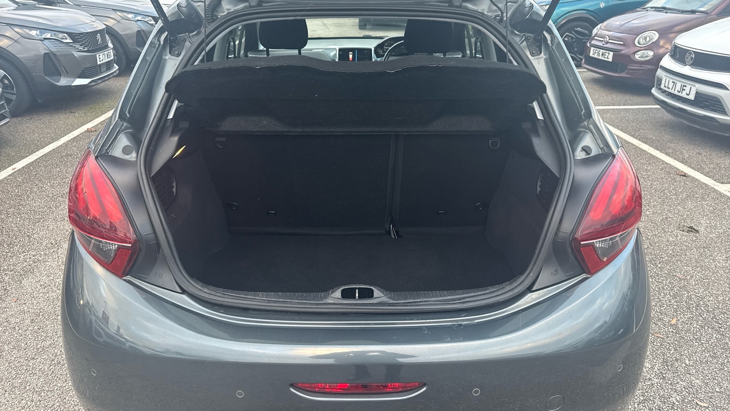 Used Peugeot 208 2017 for sale - 76706271: Photo 4