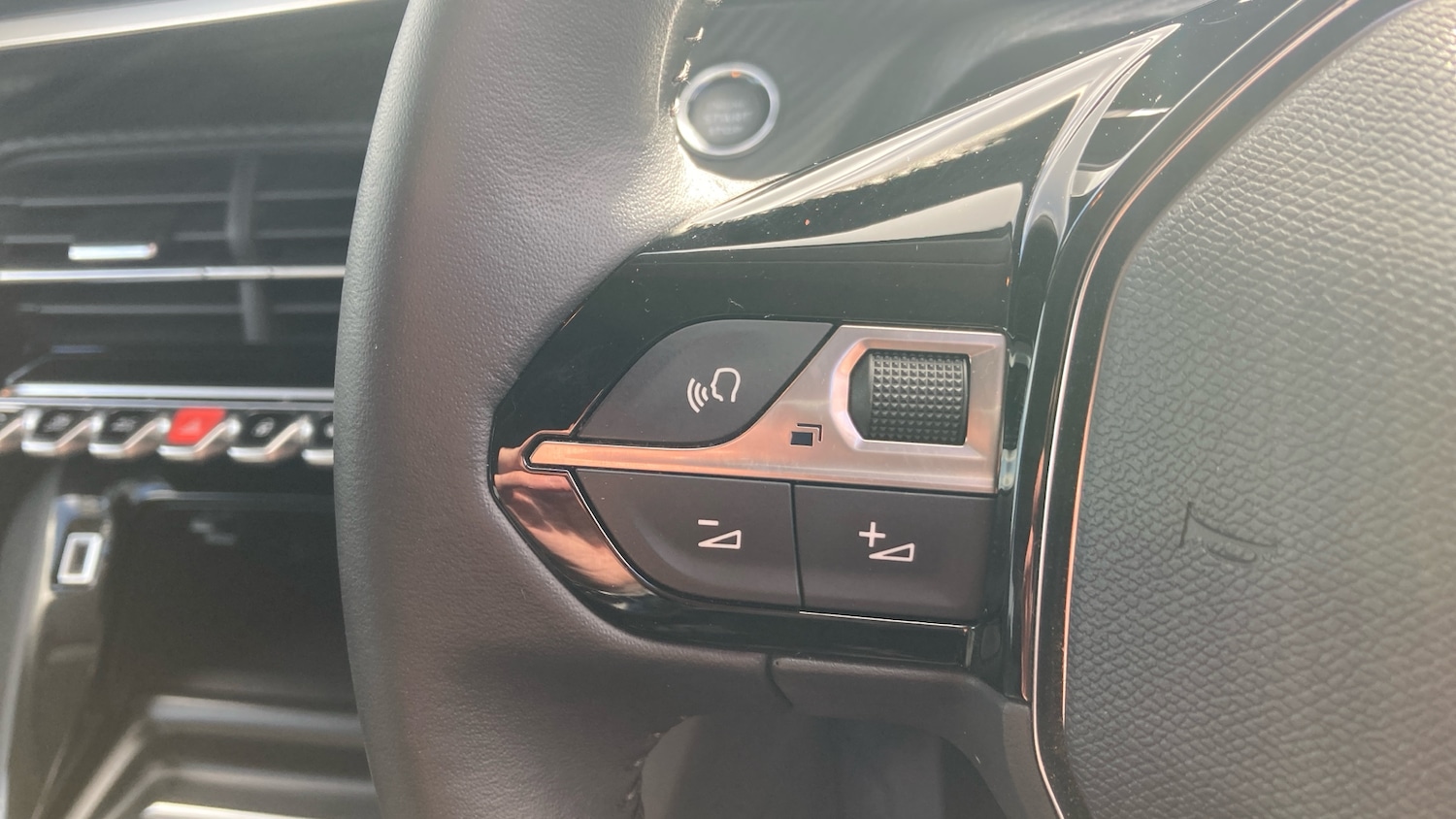 Used Peugeot 208 2023 for sale - 77903807: Photo 30