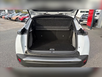 Used Peugeot 2008 2024 for sale - 76409639: Photo