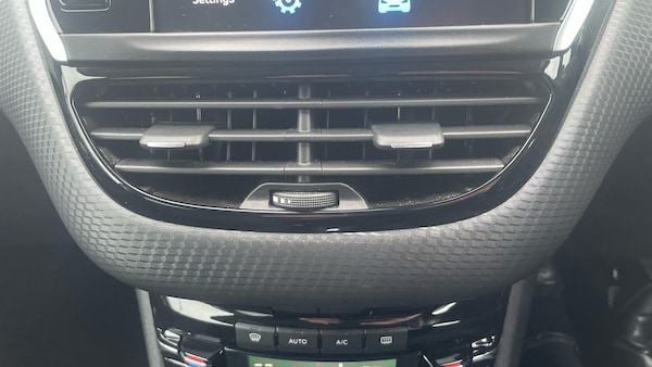 Used Peugeot 208 2019 for sale - 76302892: Photo 31