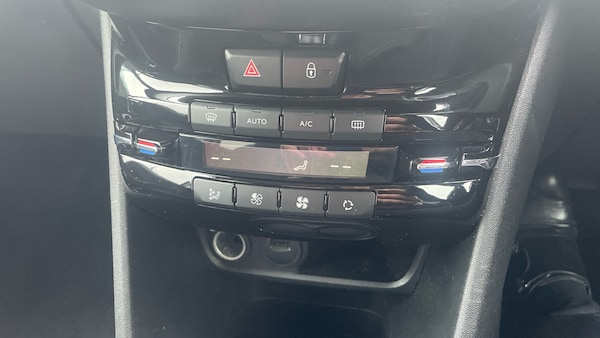 Used Peugeot 208 2019 for sale - 76302892: Photo 32
