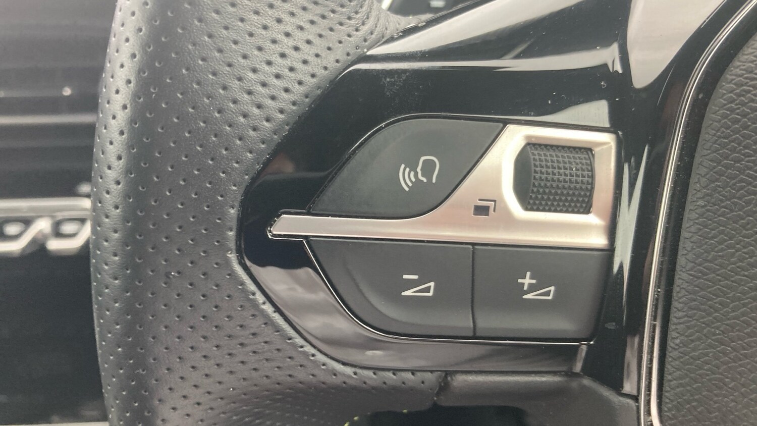 Used Peugeot 2008 2023 for sale - 76290439: Photo 24