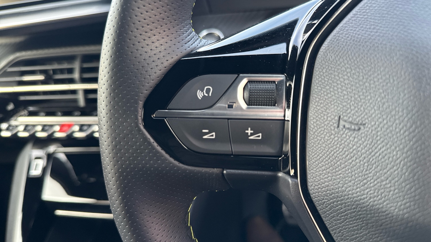 Used Peugeot 2008 2022 for sale - 76583163: Photo 26