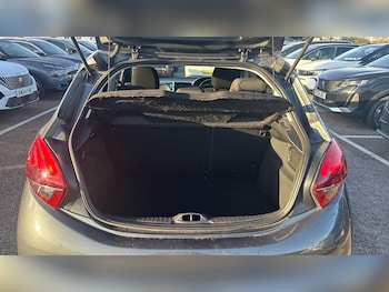 Used Peugeot 208 2017 for sale - 76694128: Photo