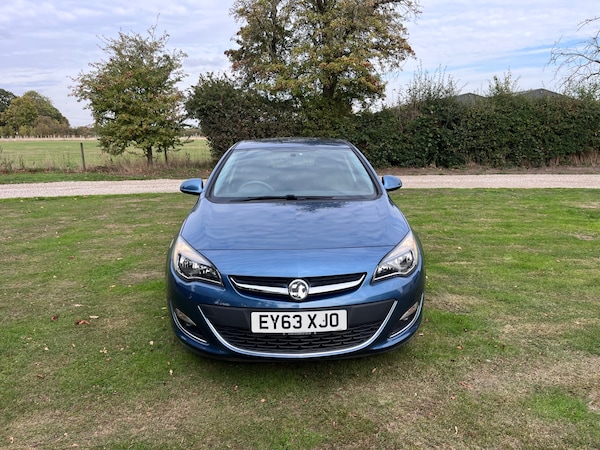 Used Vauxhall Astra 2013 for sale - 76218992: Photo 2