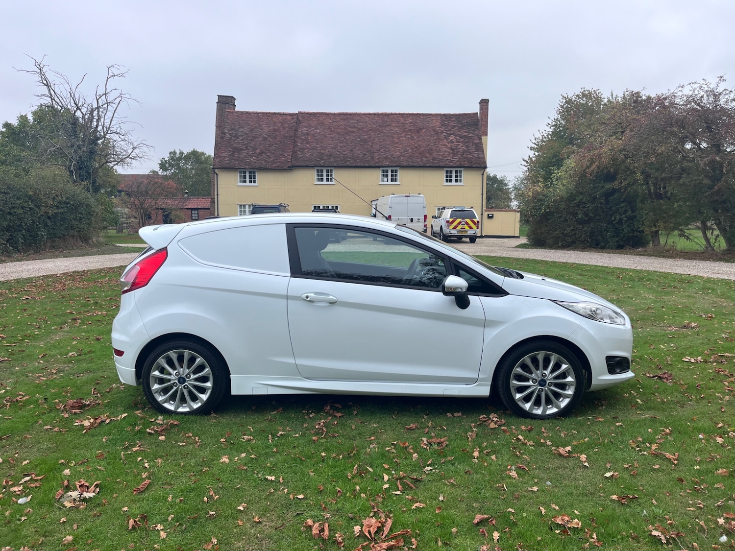 Used Ford Fiesta 2017 for sale - 76253928: Photo 3
