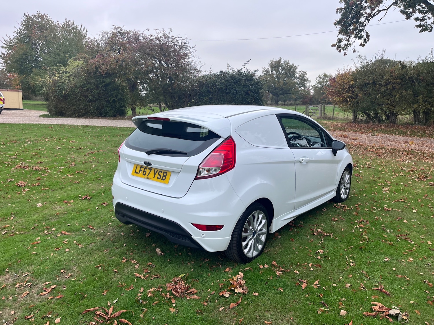 Used Ford Fiesta 2017 for sale - 76253928: Photo 4