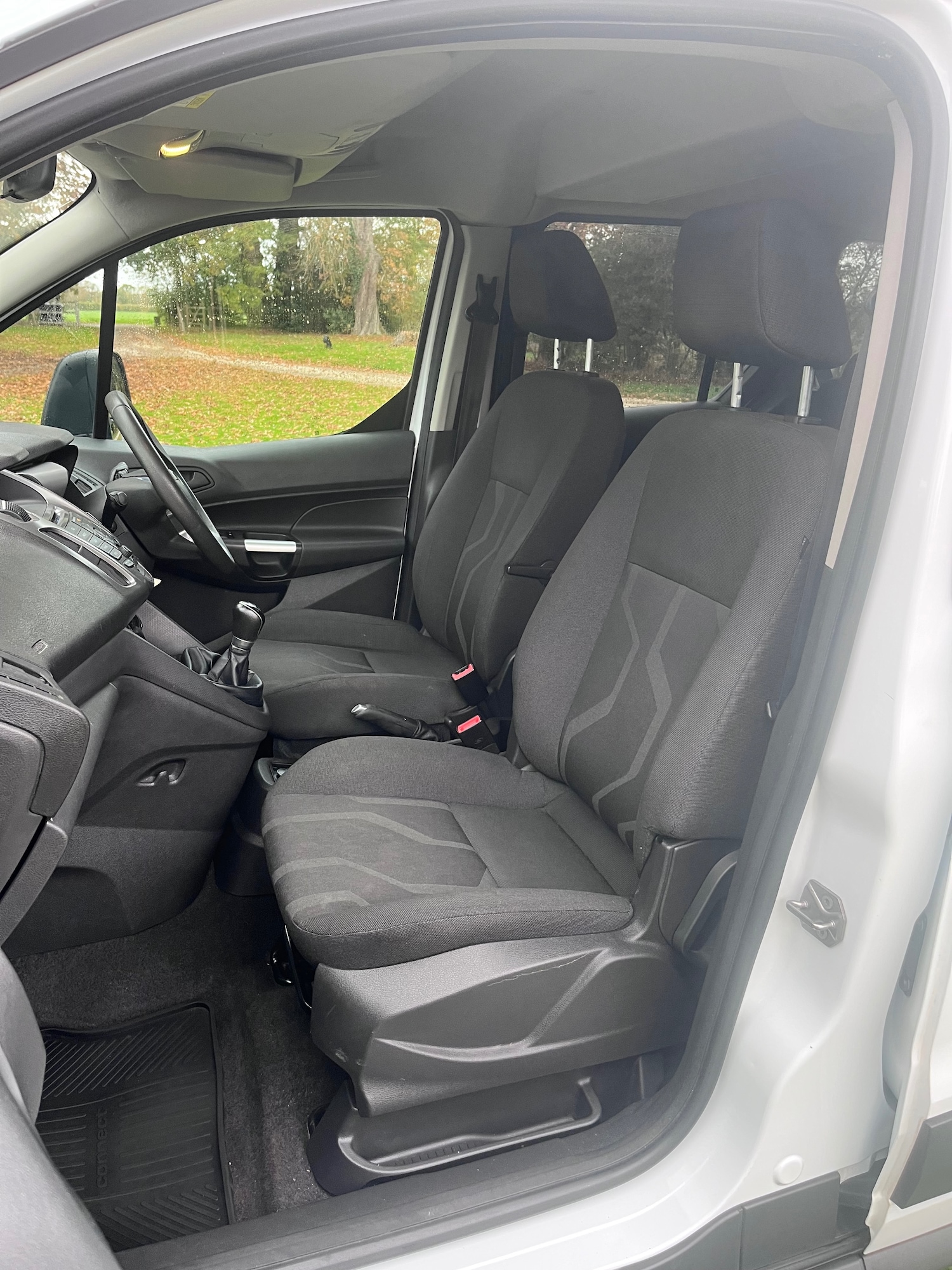 Used Ford Tourneo Connect 2014 for sale - 76436327: Photo 17