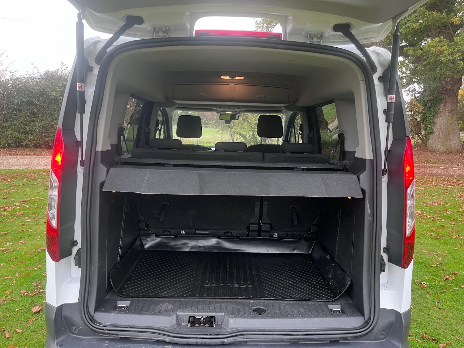 Used Ford Tourneo Connect 2014 for sale - 76436327: Photo 6