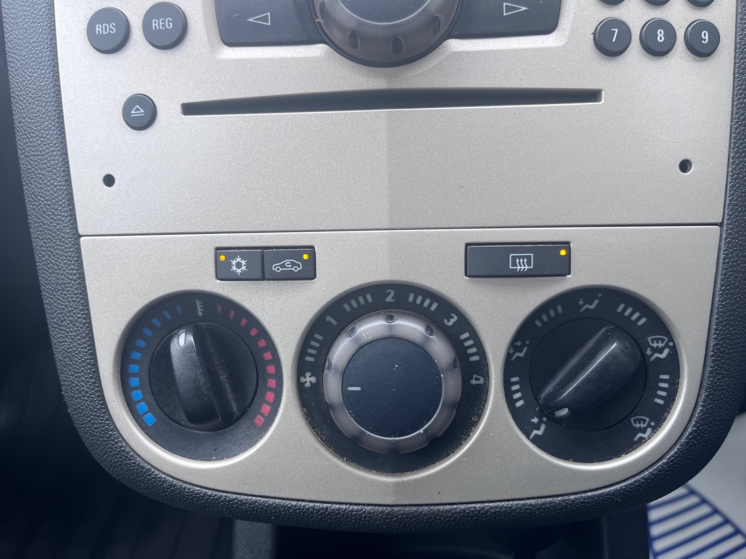 Used Vauxhall Corsa 2009 for sale - 76263502: Photo 10