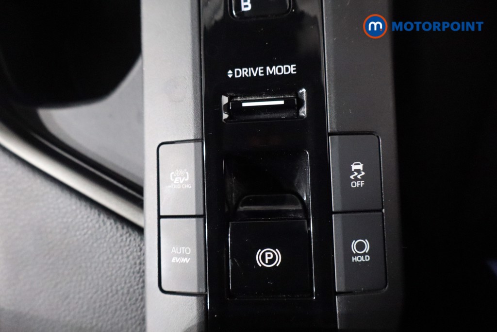 Used Toyota C-HR 2024 for sale - 76682007: Photo 25