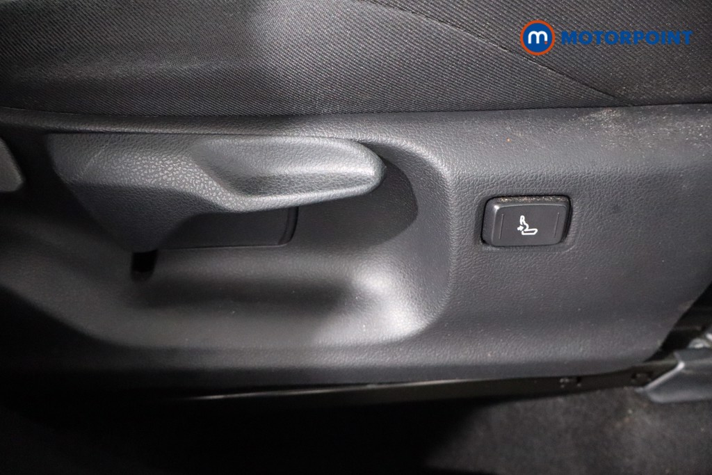 Used Toyota C-HR 2023 for sale - 76463963: Photo 32