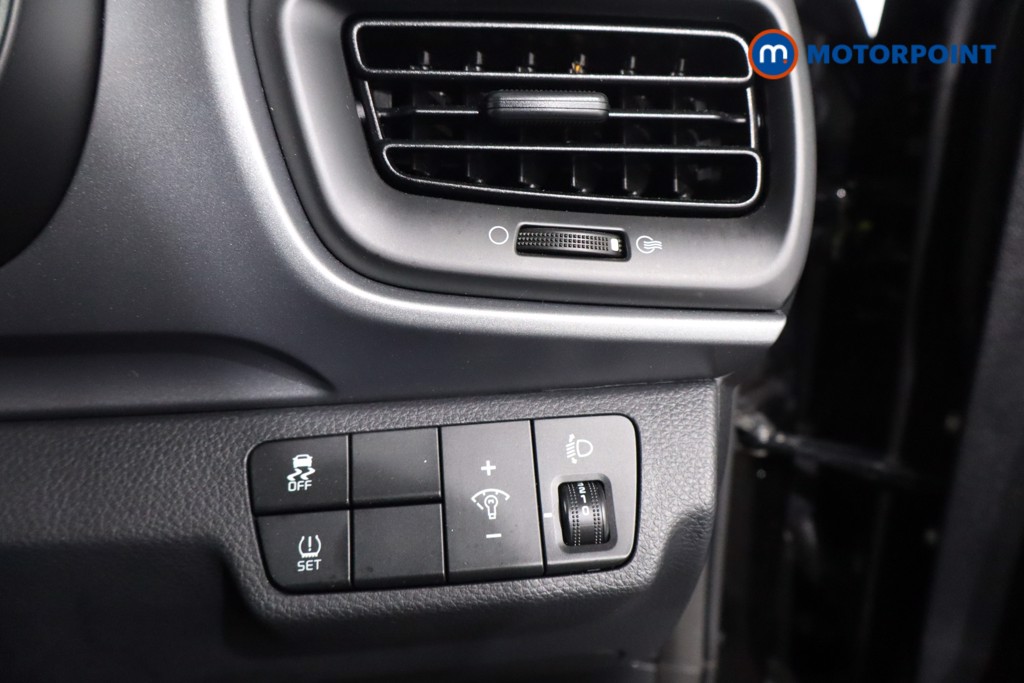 Used Kia Stonic 2018 for sale - 77069488: Photo 28