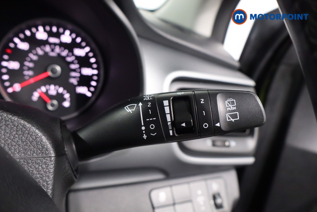 Used Kia Stonic 2018 for sale - 77069488: Photo 29