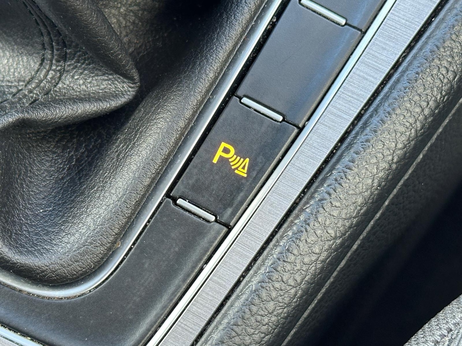 Used Volkswagen Golf 2016 for sale - 76432512: Photo 32