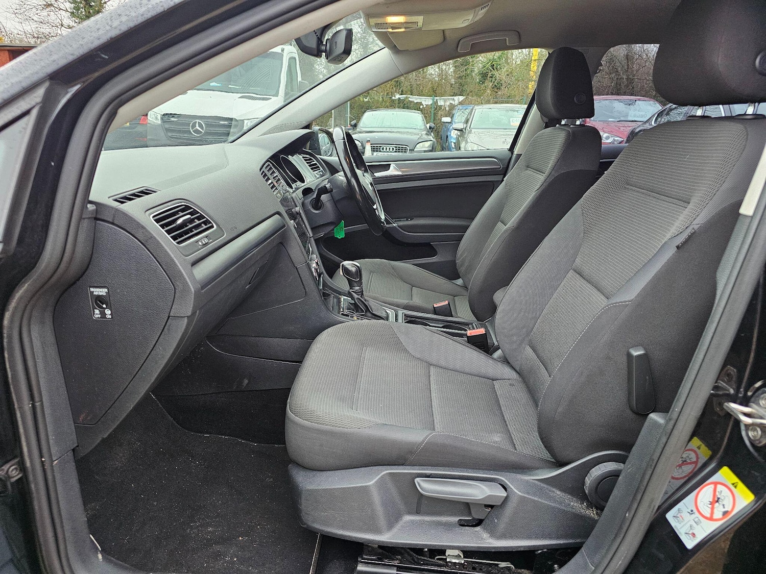 Used Volkswagen Golf 2017 for sale - 77101710: Photo 8