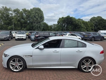 Used Jaguar XE 2017 for sale - 79092828: Photo