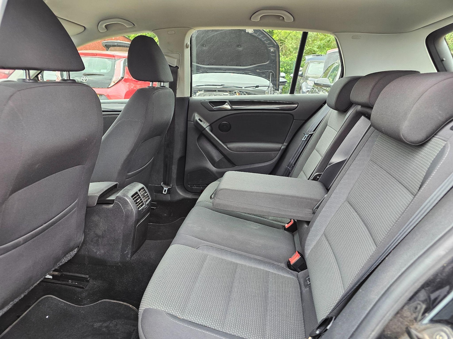 Used Volkswagen Golf 2011 for sale - 76270125: Photo 10