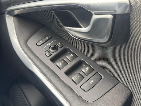 Used Volvo V40 Cross Country 2015 for sale - 75387867: Photo 23