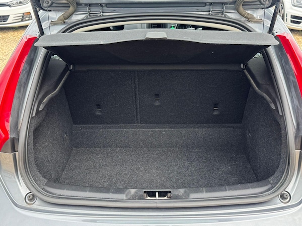 Used Volvo V40 Cross Country 2015 for sale - 75387867: Photo 28