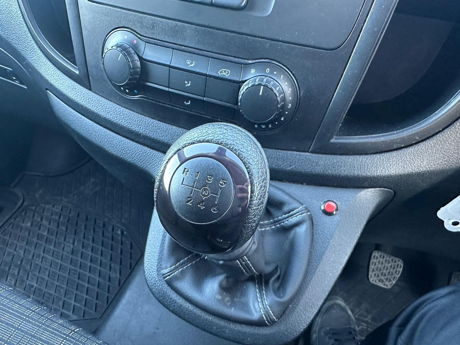 Used Mercedes-Benz Vito 2018 for sale - 77658400: Photo 16