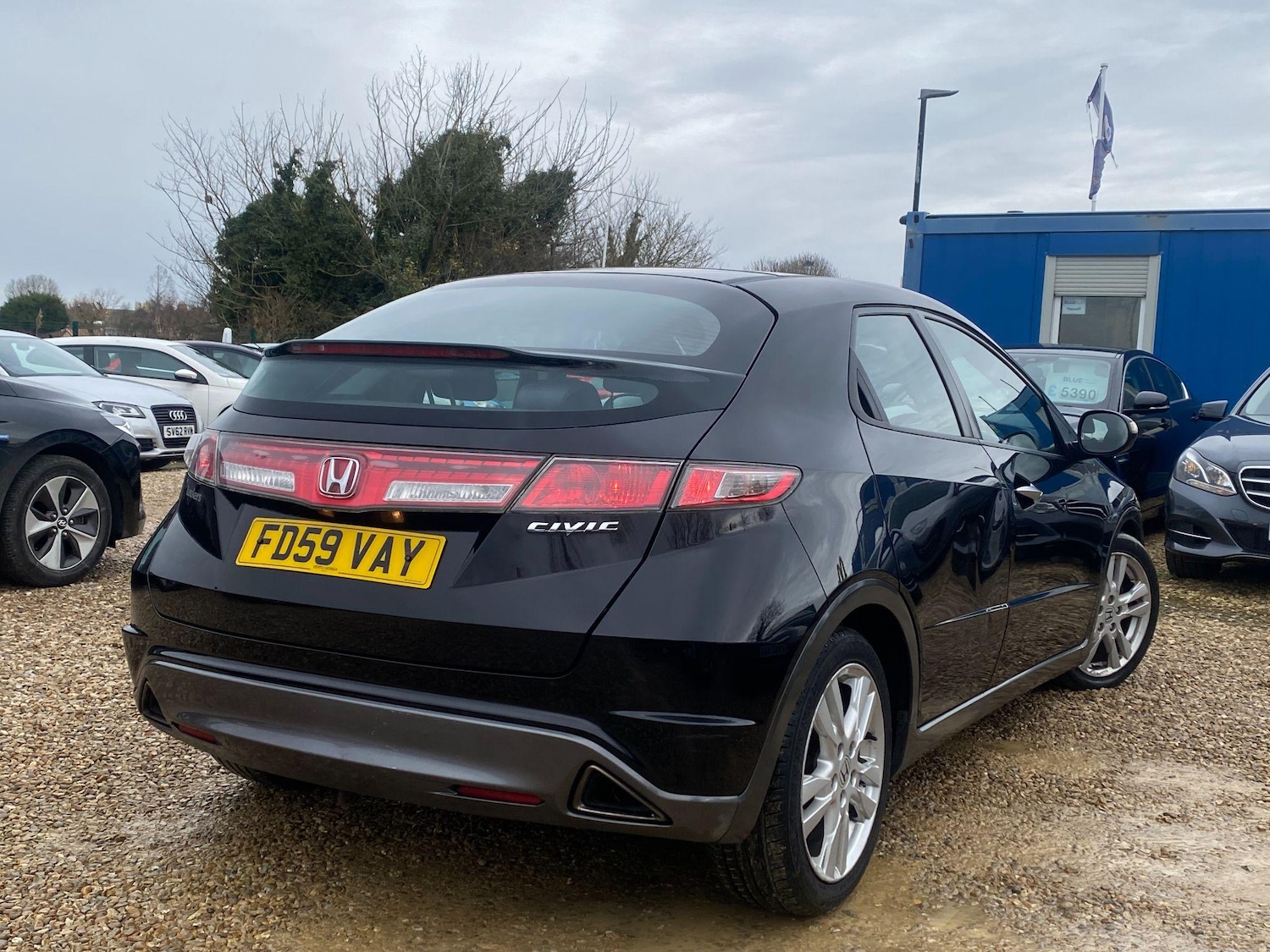 Used Honda Civic 2010 for sale - 76702323: Photo 3