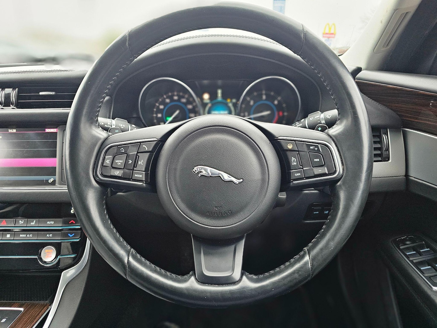 Used Jaguar XF 2016 for sale - 77109833: Photo 30